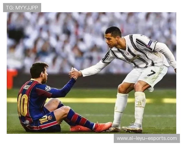 C罗与梅西携手合影展现足坛传奇风采 两代巨星同框引爆球迷热议