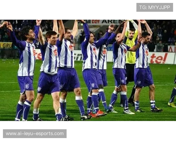 打造梦幻球队：以足球巨星为核心的幻想足球策略与阵容构建指南